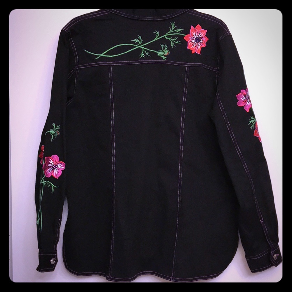 Bob Mackie Floral Pattern Wearable Art Shirt - Picture 5 of 6